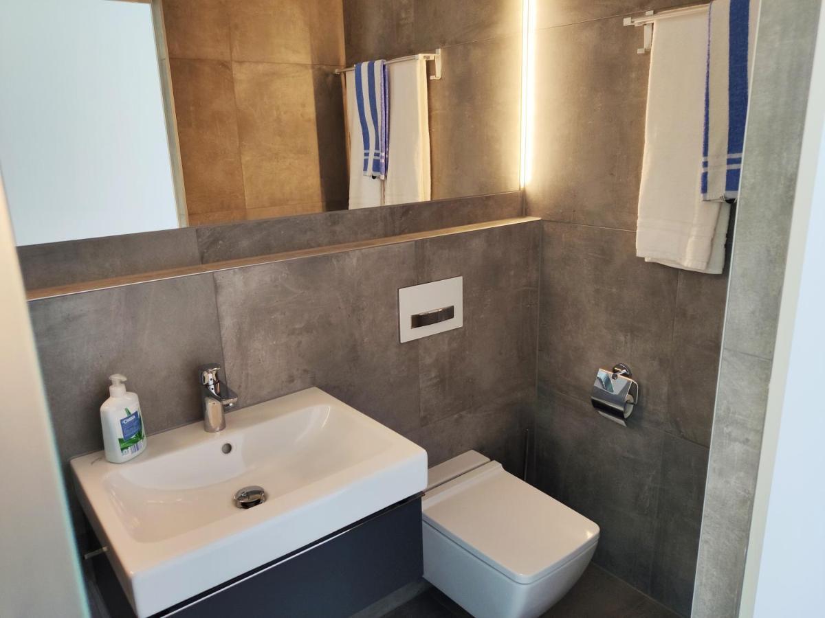 Modern Ausgebauter Ueberseecontainer Als Tiny House Wertheim Eksteriør bilde